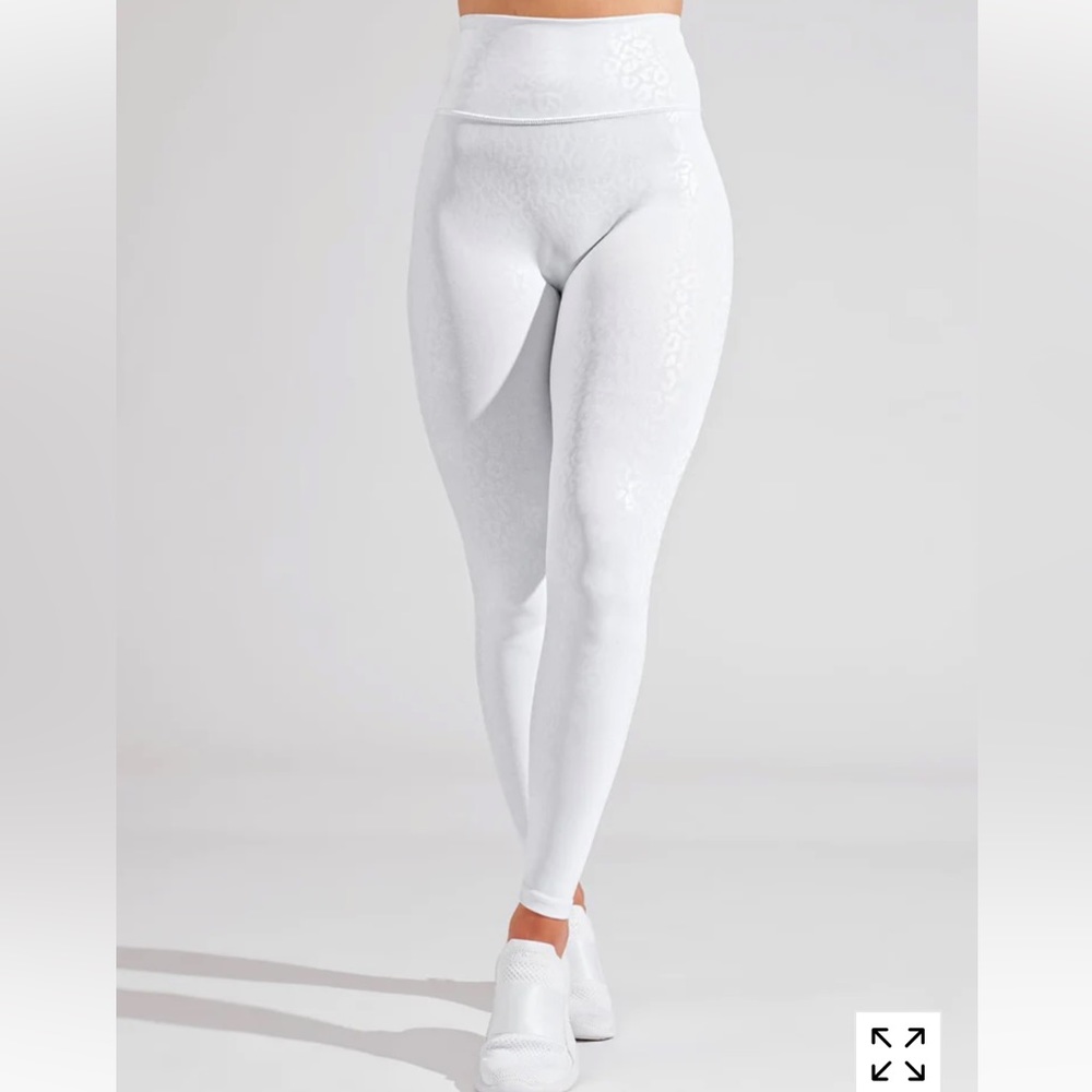 BNWT Buffbunny Rebel Leggings - White Leopard |M